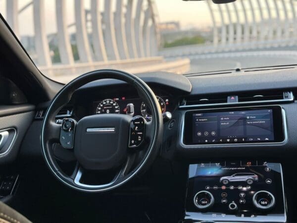 Land Rover Range Rover Velar R-Dynamic 2023 - Image 7