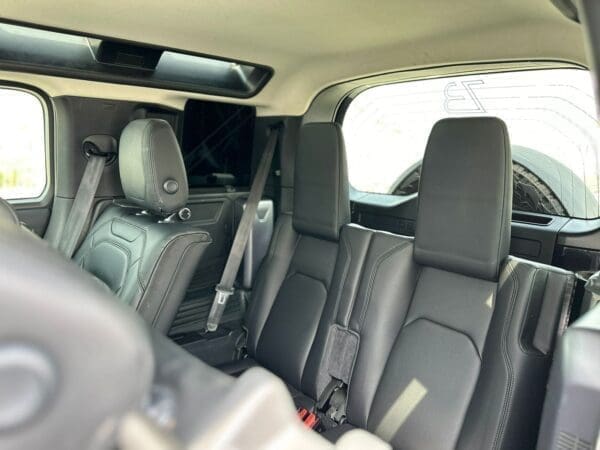 Land Rover Defender XS V6 2023 - Image 10