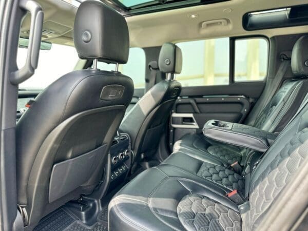 Land Rover Defender XS V6 2023 - Image 11