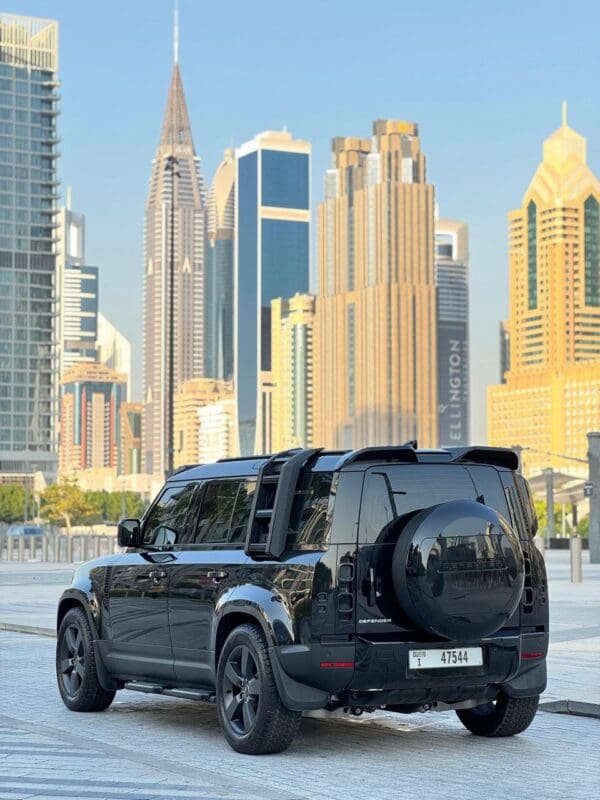 Land Rover Defender 2023 - Image 2