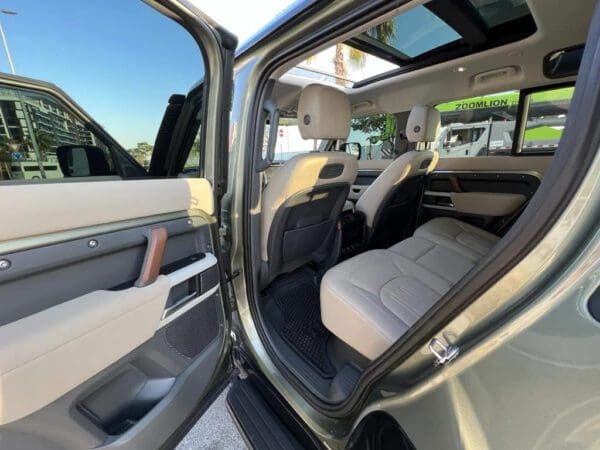 Land Rover Defender 110 2023 - Image 7
