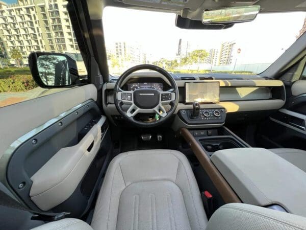 Land Rover Defender 110 2023 - Image 5